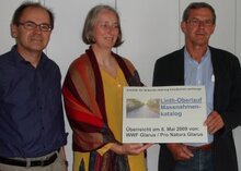 Überreichung des Massnahmenkatalogs für den Linthoberlauf an den Kanton im 2009 ©WWF GL